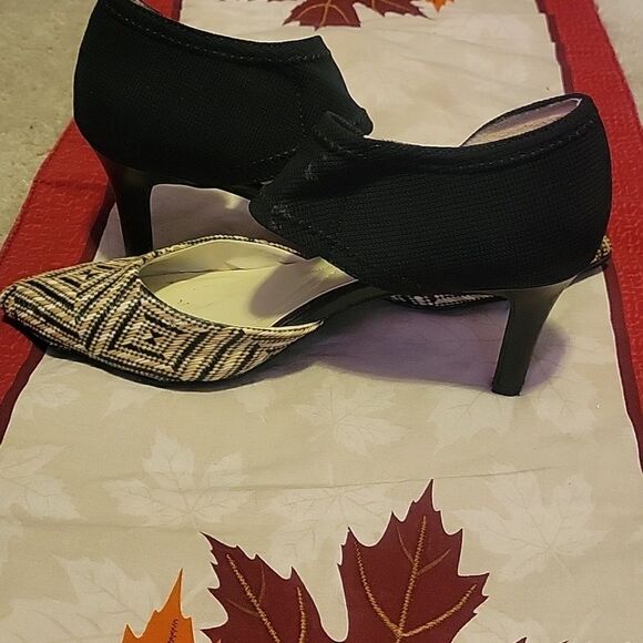 Andrew Geller Size 6.5 heels with black and tan woven toes - Picture 3 of 5